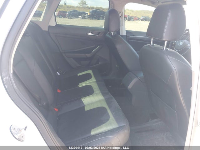 3VWE57BU1KM124856 Volkswagen 1.8 tsi