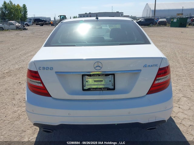 Mercedes-Benz 2014 2014 WDDGF8AB4EG164299 Image 17