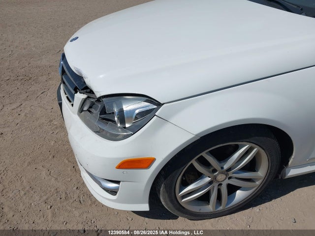 Mercedes-Benz 2014 2014 WDDGF8AB4EG164299 Image 19