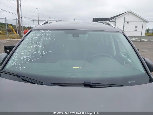 WVGMV7AX9HK040001 Volkswagen Tiguan