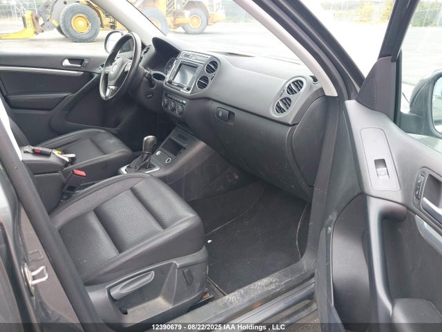 WVGMV7AX9HK040001 Volkswagen Tiguan