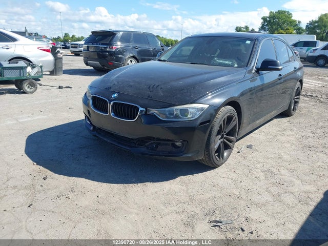 BMW 320i 2014 WBA3C3C50EP662461 Image 2
