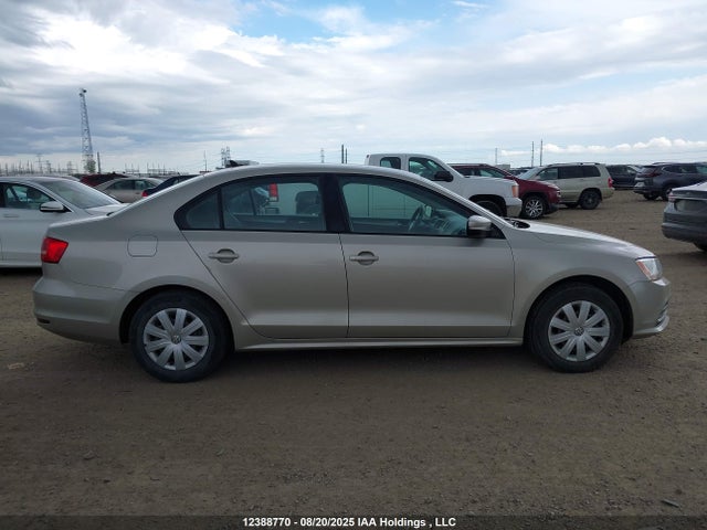 3VW2K7AJ2FM331037 Volkswagen 2015