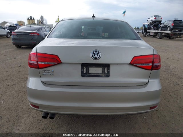 3VW2K7AJ2FM331037 Volkswagen 2015