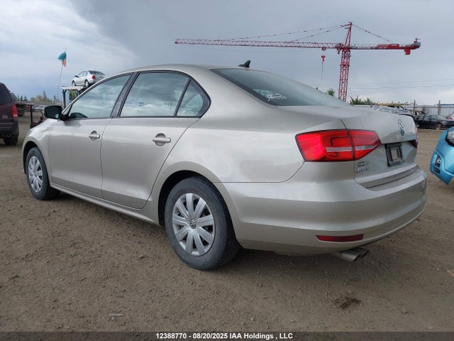 3VW2K7AJ2FM331037 Volkswagen 2015
