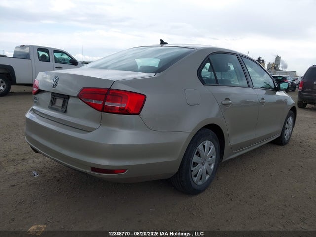 3VW2K7AJ2FM331037 Volkswagen 2015