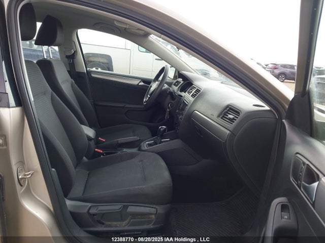 3VW2K7AJ2FM331037 Volkswagen 2015