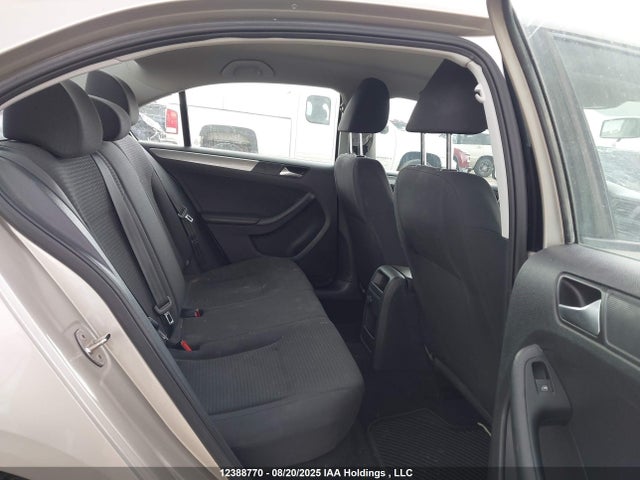3VW2K7AJ2FM331037 Volkswagen 2015
