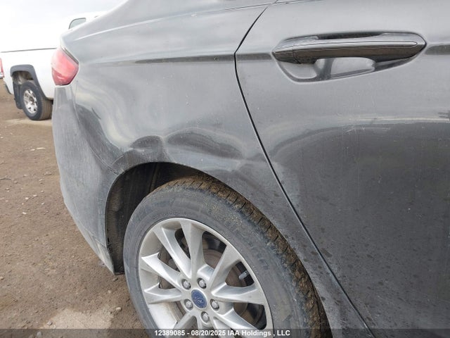 3FA6P0H76HR261318 Ford 2017
