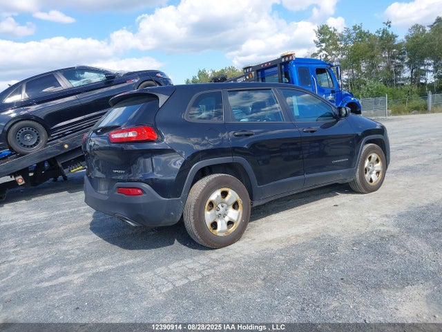 1C4PJMAS2FW716228 Jeep Cherokee Sport