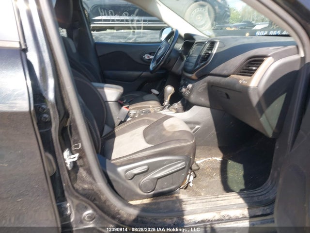 1C4PJMAS2FW716228 Jeep Cherokee Sport