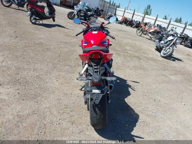 MLHRH1565S5100228 Honda CBR650 R