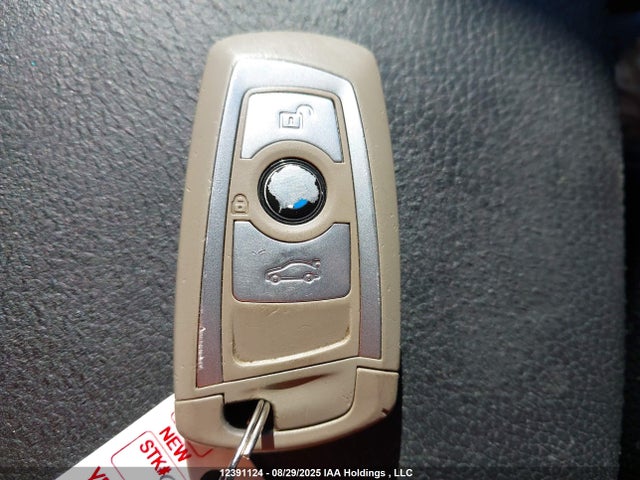 WBA3C3C5XEF985373 BMW 320i