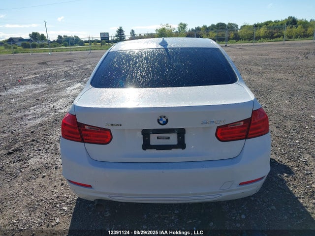 WBA3C3C5XEF985373 BMW 320i