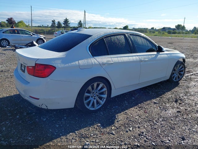 WBA3C3C5XEF985373 BMW 320i