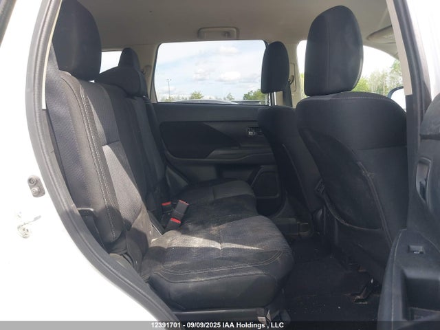 JA4AZ2A32KZ604222 Mitsubishi Outlander Es