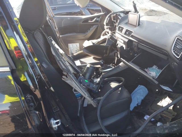3MZBM1L75FM209989 Mazda pe