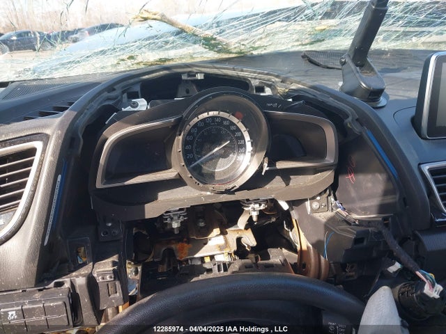 3MZBM1L75FM209989 Mazda pe