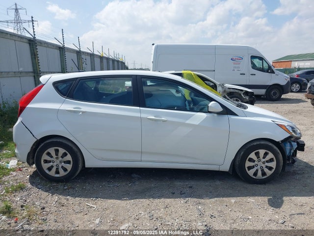 KMHCT5AEXHU352658 Hyundai 2017