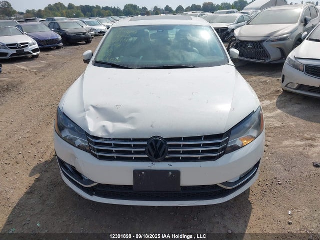 Volkswagen Passat 2014 1VWCS7A39EC103719 Image 13