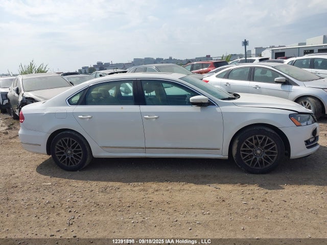 Volkswagen Passat 2014 1VWCS7A39EC103719 Image 14