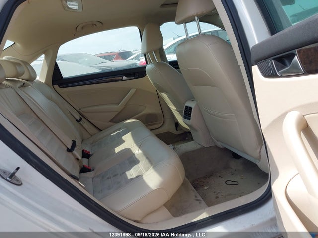 Volkswagen Passat 2014 1VWCS7A39EC103719 Image 8