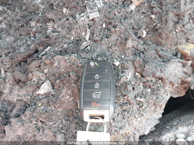 KIA 2018 2018 KNDMB5C17J6416977 Image 11