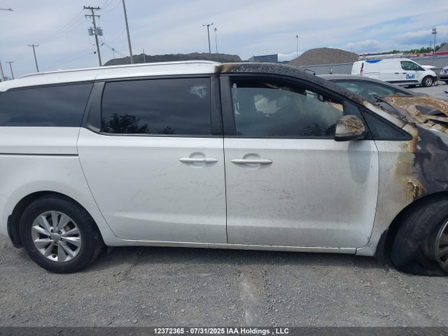 KIA 2018 2018 KNDMB5C17J6416977 Image 13