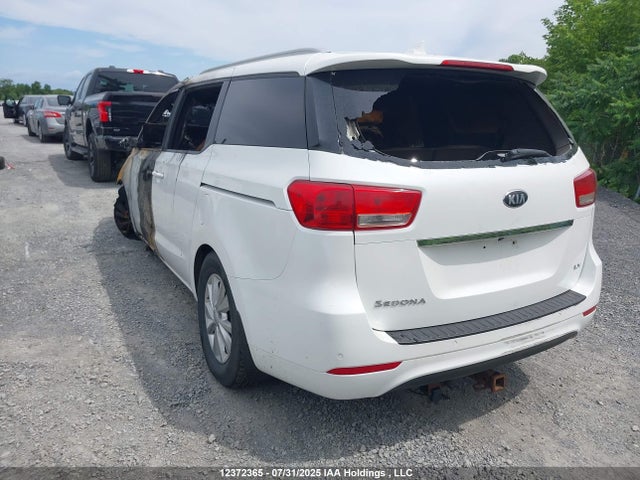 KIA 2018 2018 KNDMB5C17J6416977 Image 3