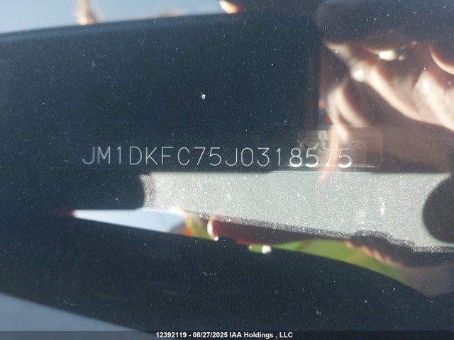 JM1DKFC75J0318575 Mazda pe