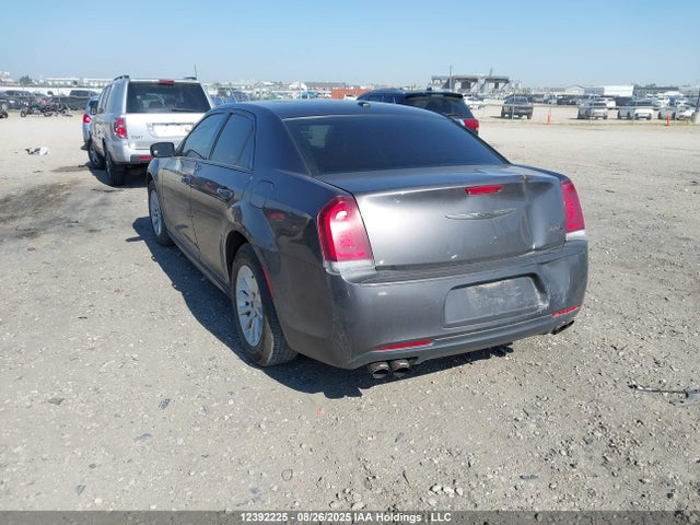 Chrysler 300 2017 2C3CCABG0HH655419 Image 3