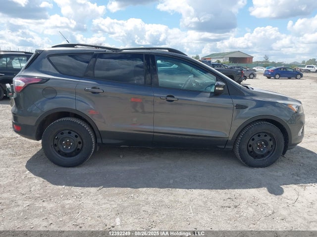 1FMCU9J92HUC57227 Ford Escape