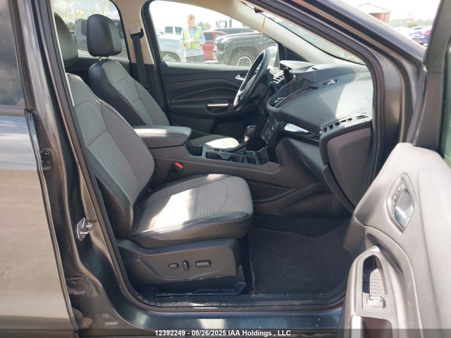 1FMCU9J92HUC57227 Ford Escape