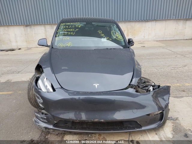 Tesla Model Y 2021 5YJYGDED0MF110751 Image 12