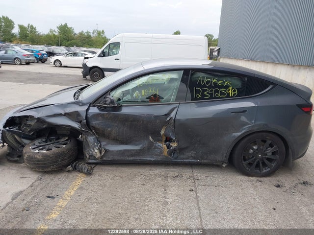 Tesla Model Y 2021 5YJYGDED0MF110751 Image 14