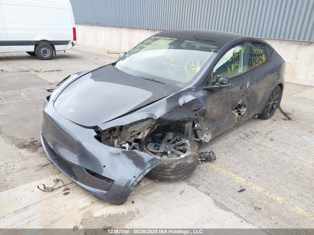 Tesla Model Y 2021 5YJYGDED0MF110751 Image 2