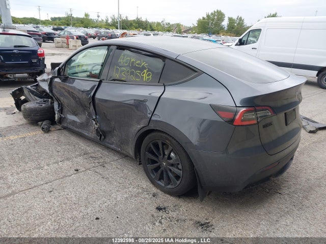 Tesla Model Y 2021 5YJYGDED0MF110751 Image 3