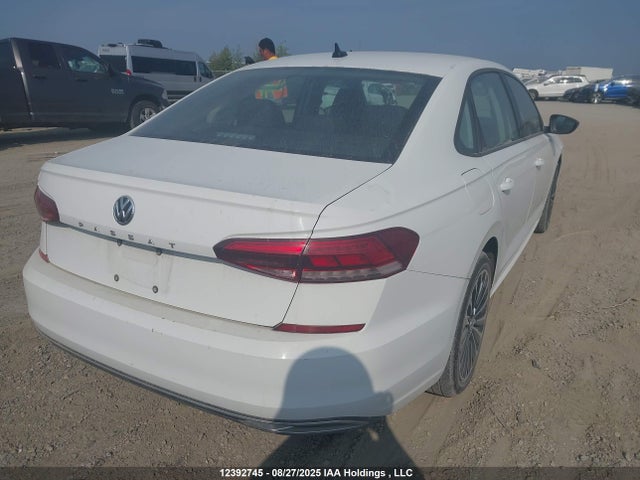 1VWBA7A30NC000476 Volkswagen Passat