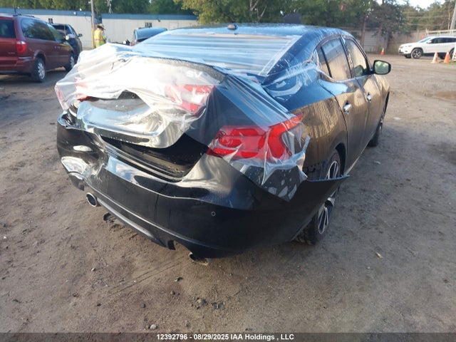 1N4AA6AP5JC396383 Nissan 2018