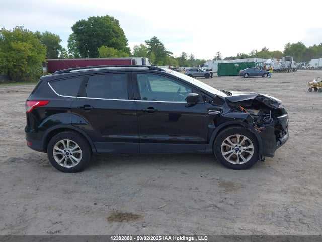 1FMCU9G9XGUA78519 Ford 2016