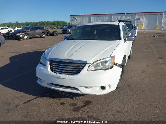 1C3CCBCG5EN121419 Chrysler 200