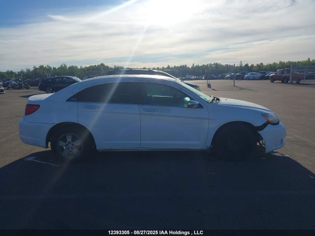 1C3CCBCG5EN121419 Chrysler 200