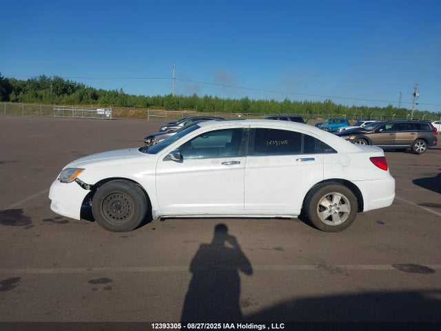 1C3CCBCG5EN121419 Chrysler 200