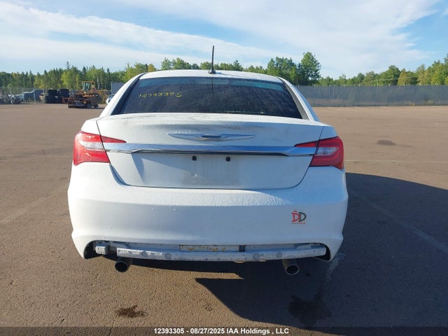 1C3CCBCG5EN121419 Chrysler 200