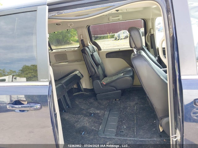 2C4RC1CG6ER299763 Chrysler Town and Country