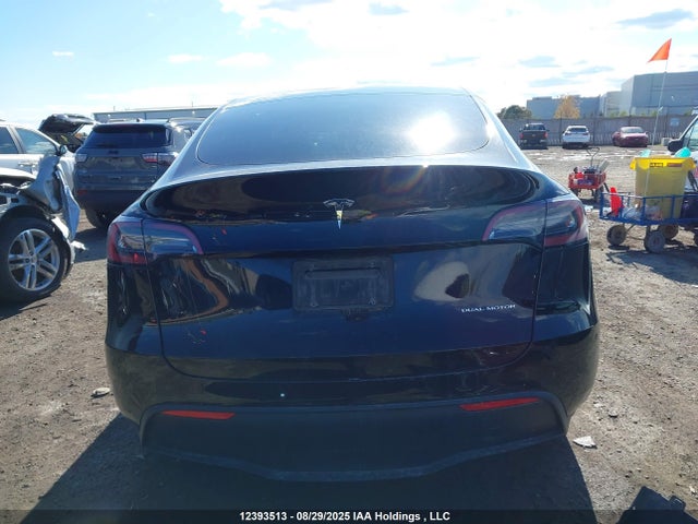 7SAYGDEE8NF421664 Tesla Model Y