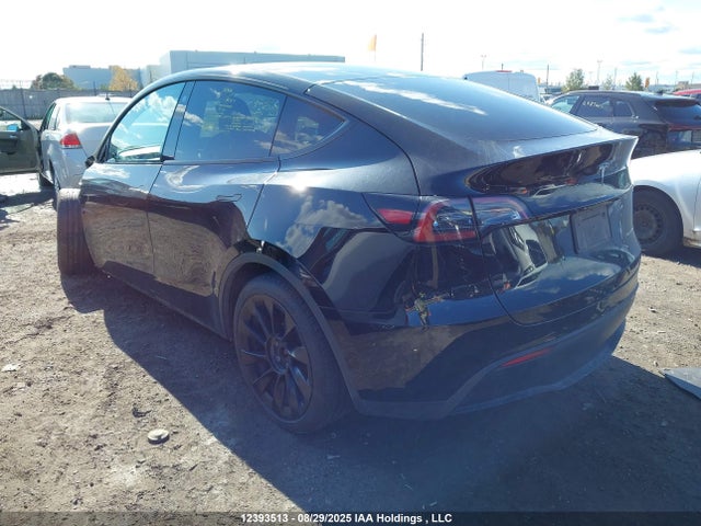 7SAYGDEE8NF421664 Tesla Model Y