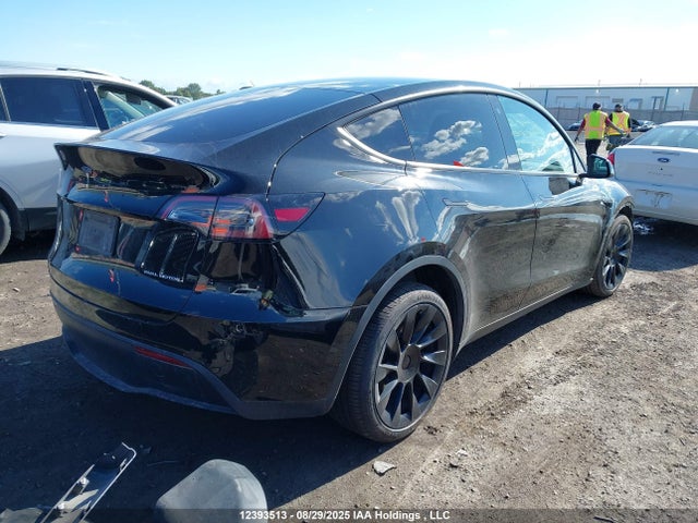 7SAYGDEE8NF421664 Tesla Model Y