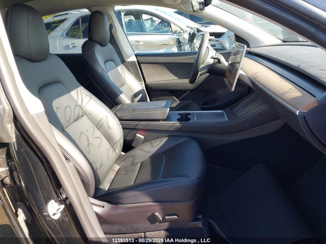 7SAYGDEE8NF421664 Tesla Model Y