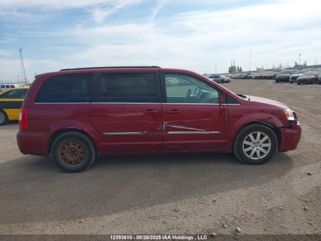 2C4RC1BG2GR101121 Chrysler Town and Country